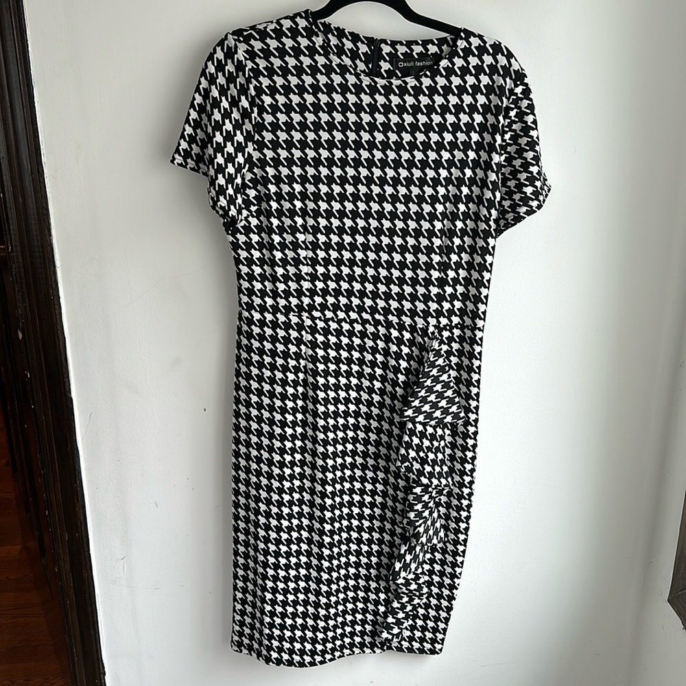 Houndstooth black and white sheath dress, short sleeve with ruffle detail